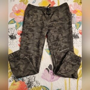 Kendall & Kylie Camo Sweatpants/Jogger